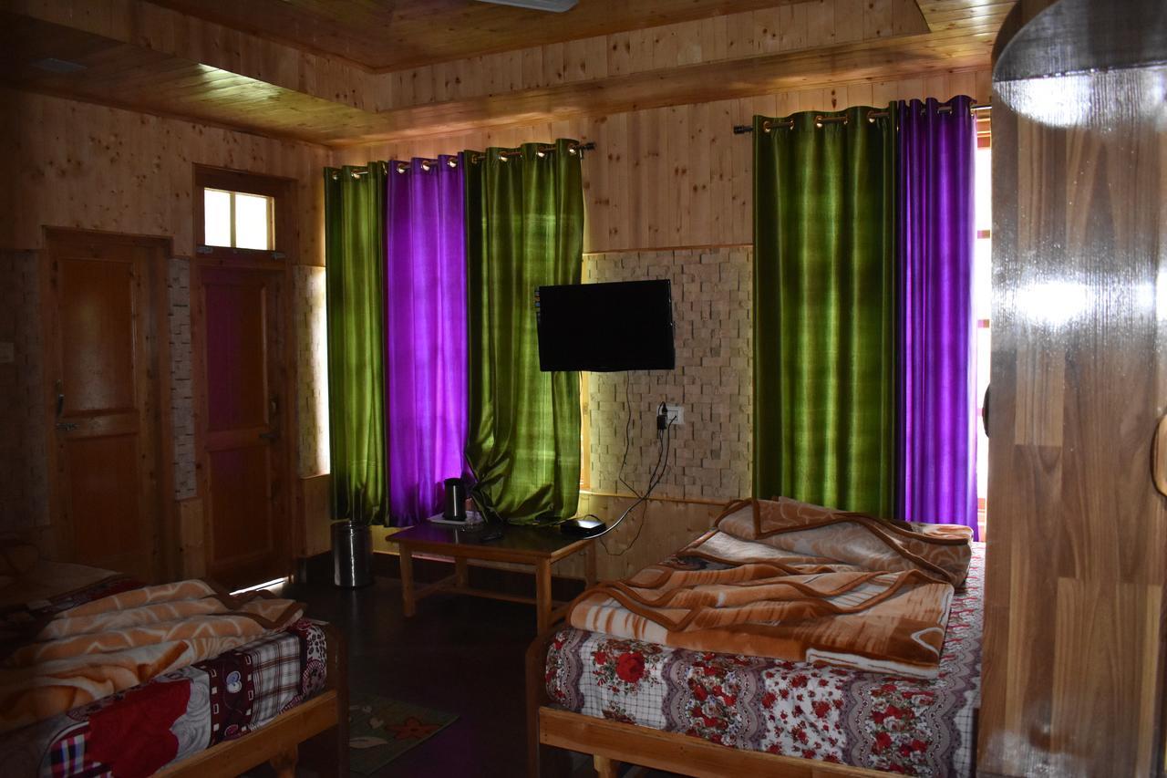 White House Kasol Hotell Exteriör bild
